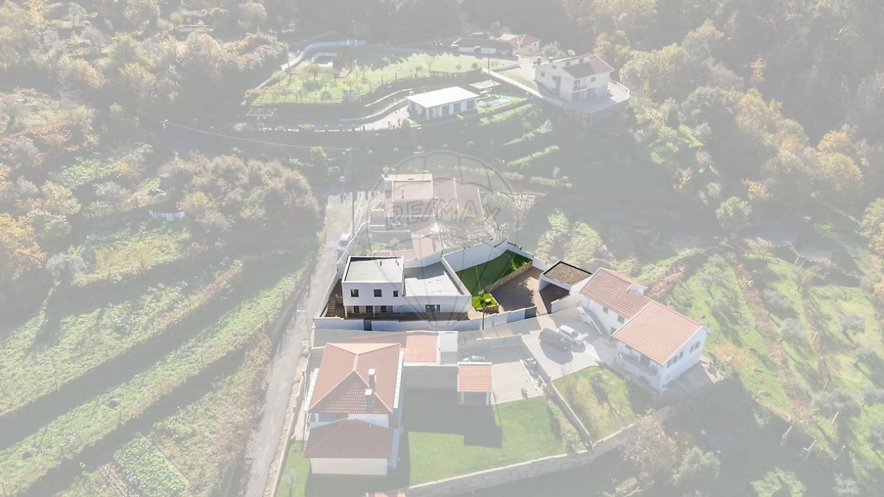 Moradia T3 para Venda em Arouca e Burgo Foto 4