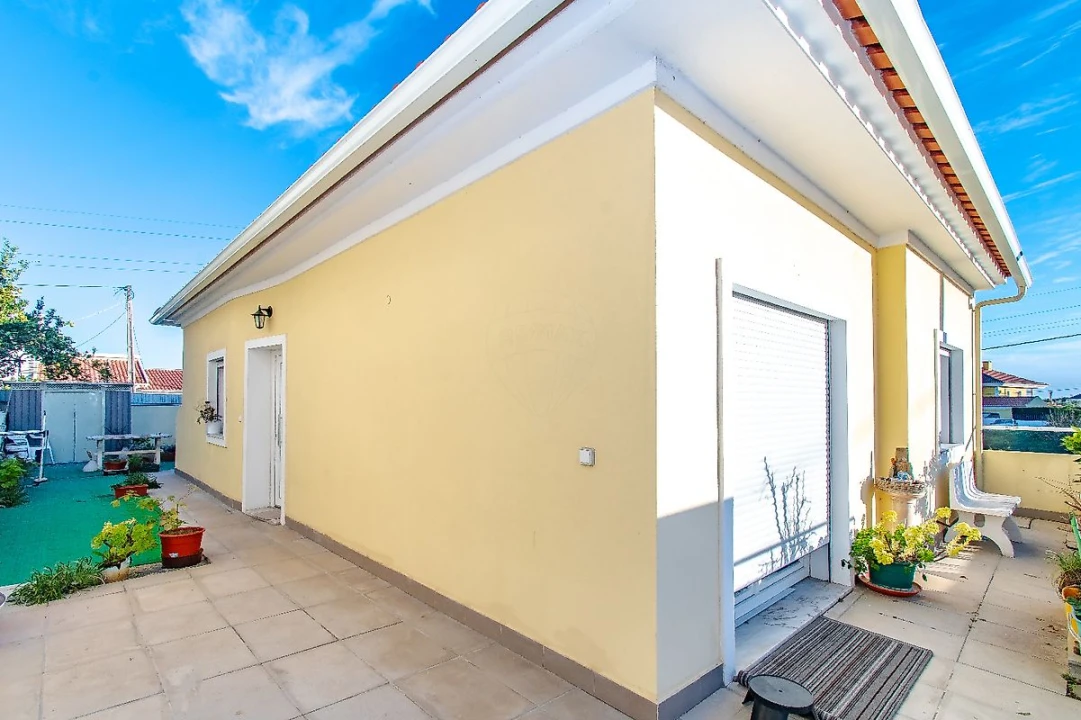 Moradia T2 para Venda em Santa Iria de Azoia, São João da Talha e Bobadela Foto 3