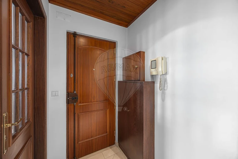 Apartamento T2 para Venda em Santa Maria, São Pedro e Matacães Foto 5