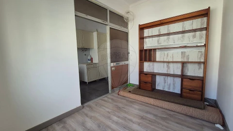 Apartamento T1 para Venda em Algueirão-Mem Martins