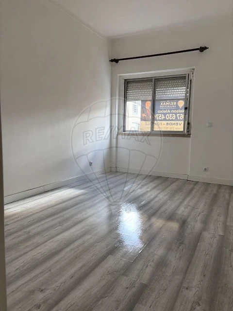 Apartamento T1 para Venda em Algueirão-Mem Martins