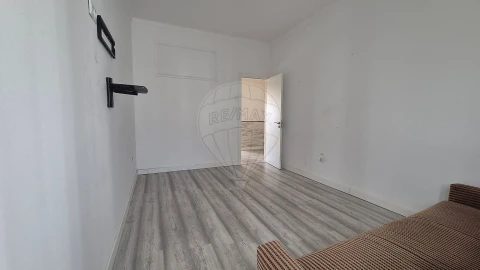 Apartamento T1 para Venda em Algueirão-Mem Martins