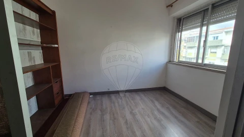 Apartamento T1 para Venda em Algueirão-Mem Martins