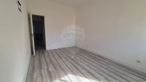 Apartamento T1 para Venda em Algueirão-Mem Martins