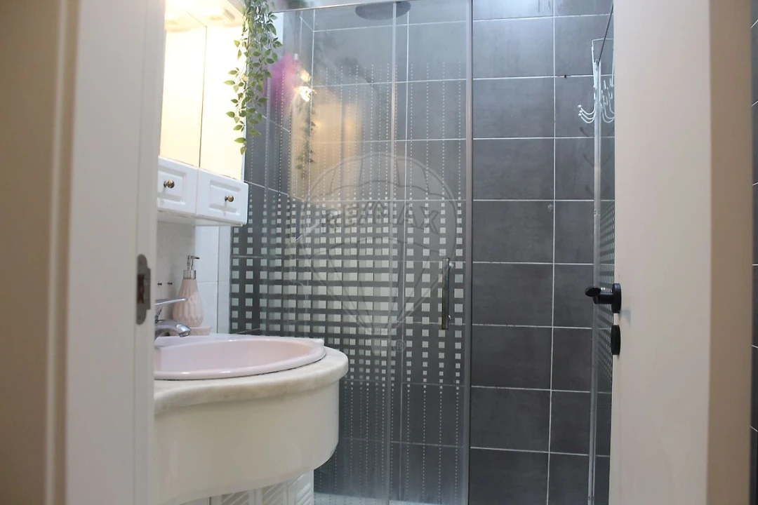 Apartamento T1 para Venda em Algueirão-Mem Martins Foto 5