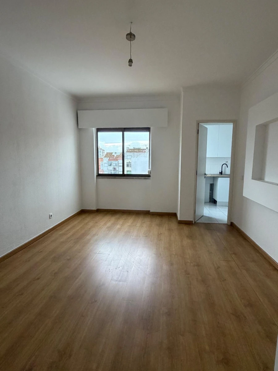 Apartamento T2 para Venda em Queluz e Belas Foto 2