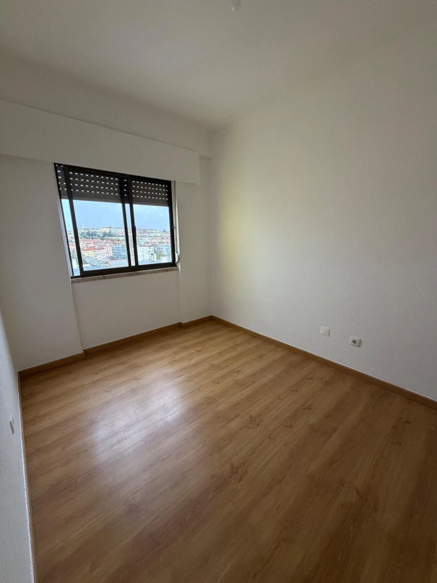 Apartamento T2 para Venda em Queluz e Belas Foto 4
