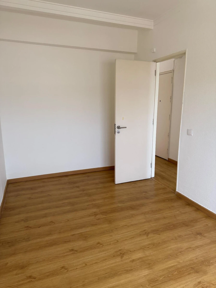 Apartamento T2 para Venda em Queluz e Belas Foto 5