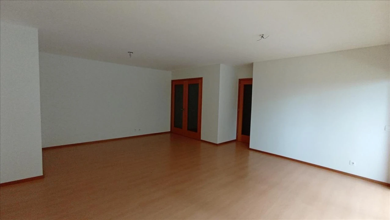 Apartamento T3 para Venda em Moreira Foto 3