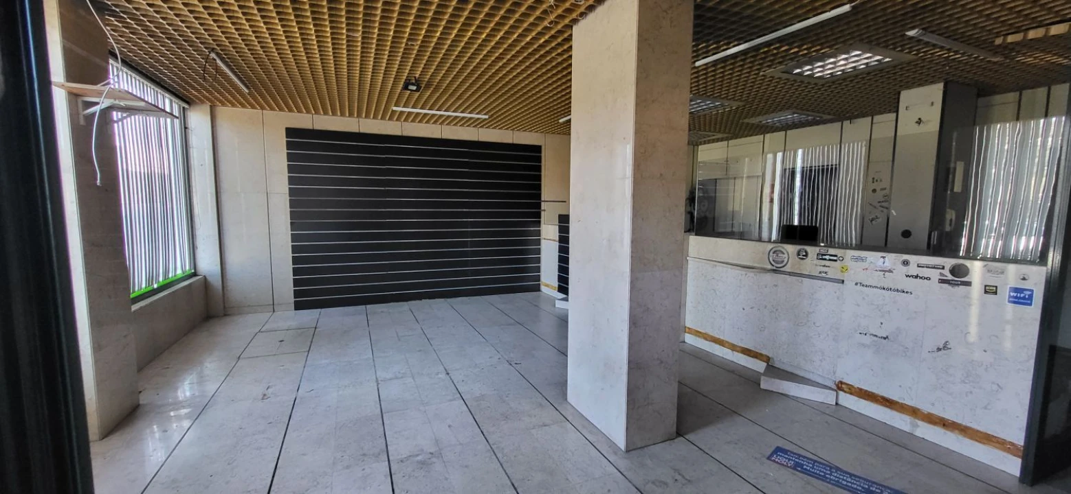 Negócio para Venda em Póvoa de Santo Adrião e Olival Basto Foto 3