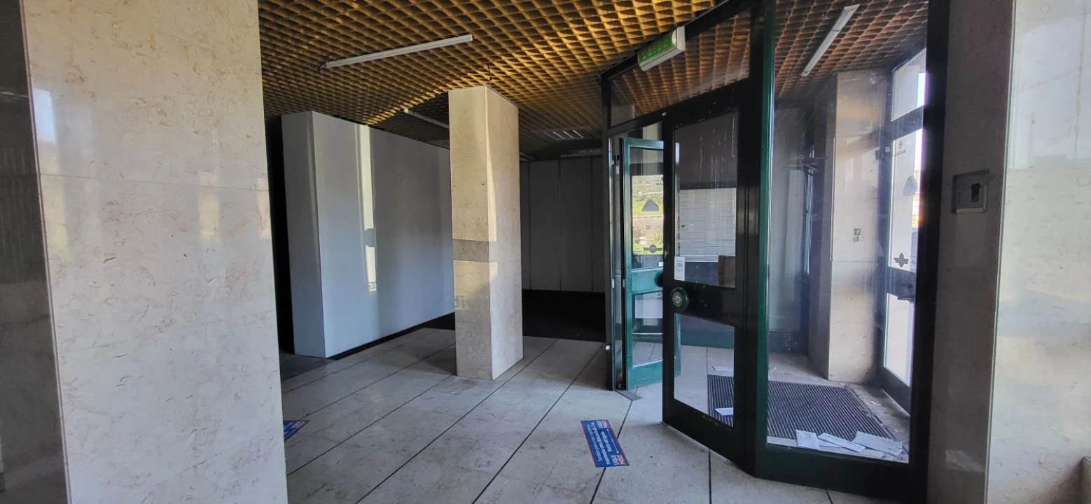 Negócio para Venda em Póvoa de Santo Adrião e Olival Basto Foto 4