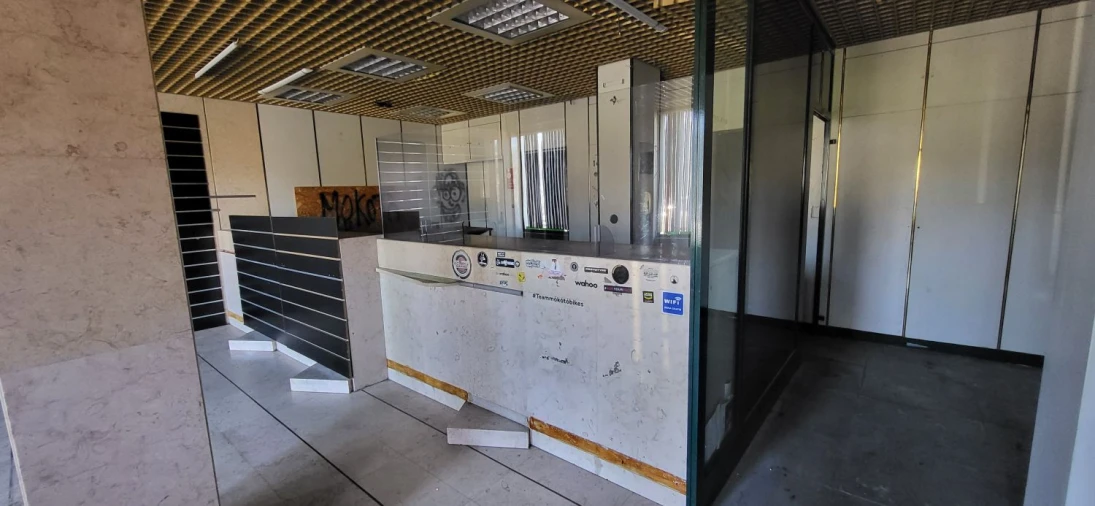 Negócio para Venda em Póvoa de Santo Adrião e Olival Basto Foto 2