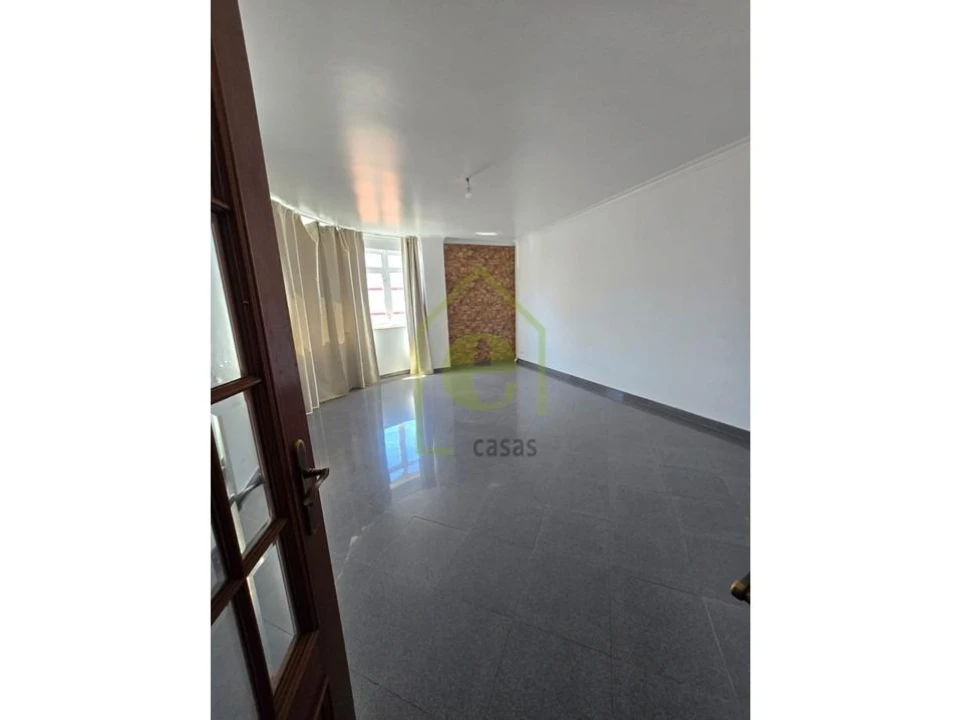 Apartamento T2 para Venda em Odivelas Foto 3