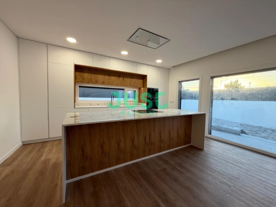 Moradia T3 para Venda em Fernao Ferro Foto 1