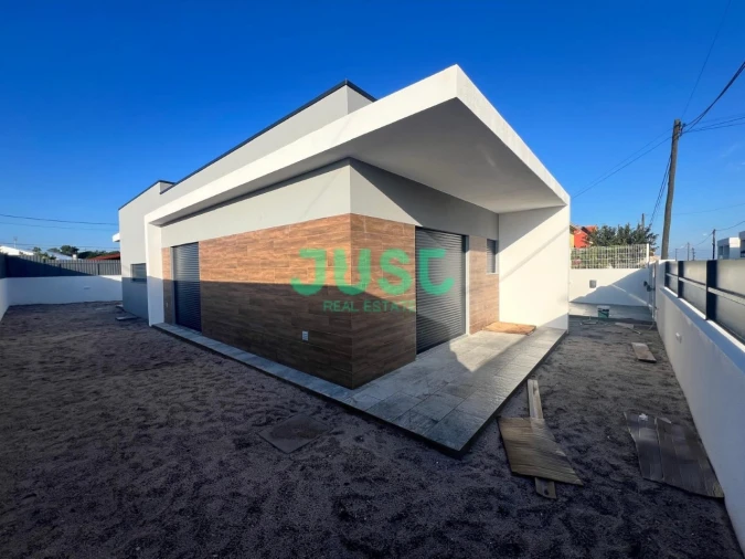 Moradia T3 para Venda em Fernao Ferro Foto 1