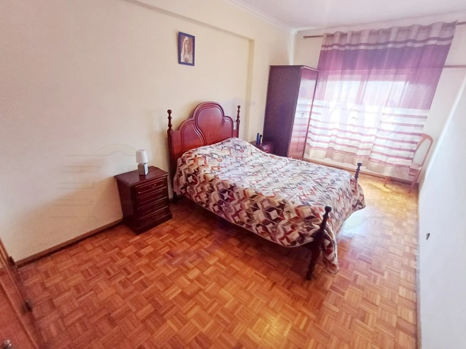 Apartamento T2 para Venda em Agualva e Mira-Sintra Foto 10
