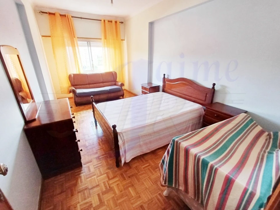 Apartamento T2 para Venda em Agualva e Mira-Sintra Foto 11