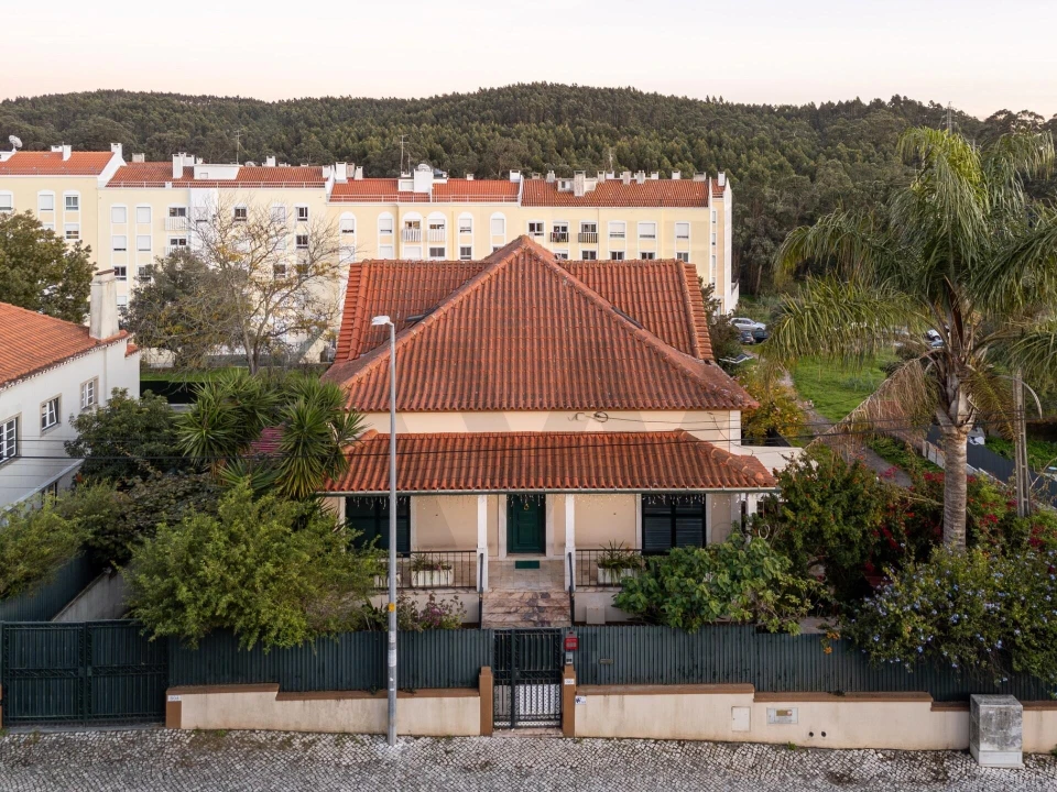 Moradia T7 para Venda em Rio de Mouro Foto 1