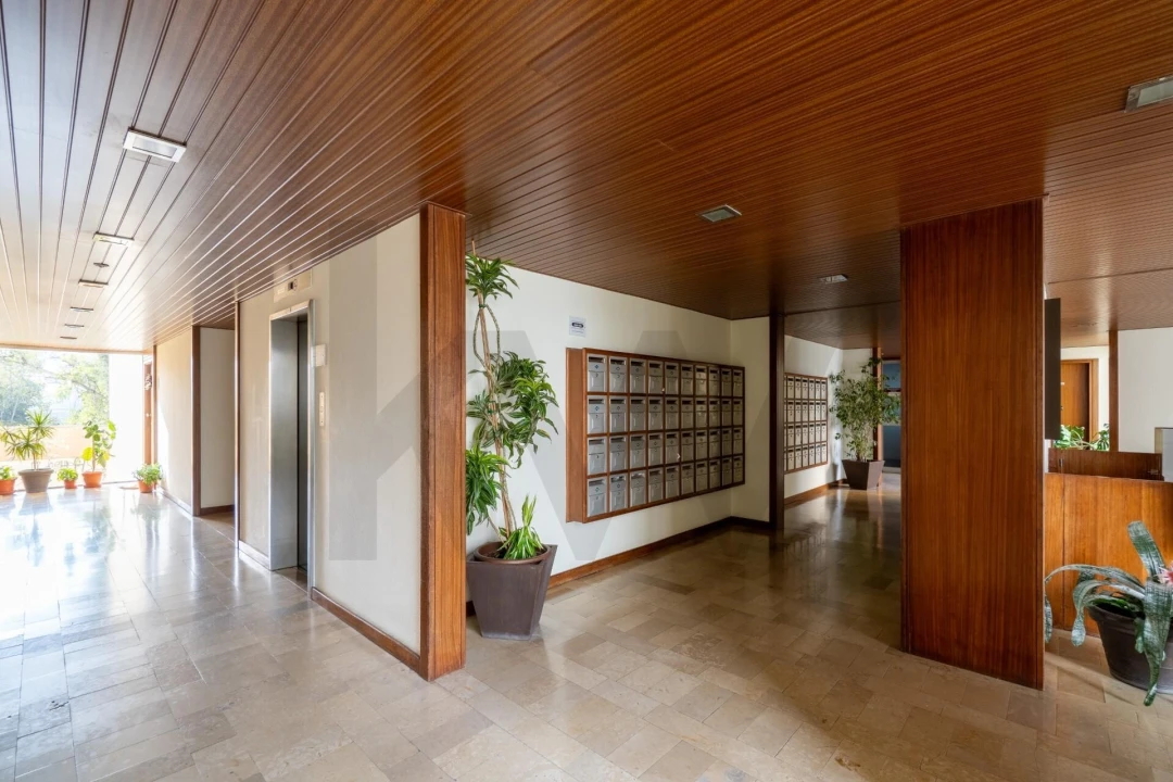 Apartamento para Venda em Quarteira Foto 6