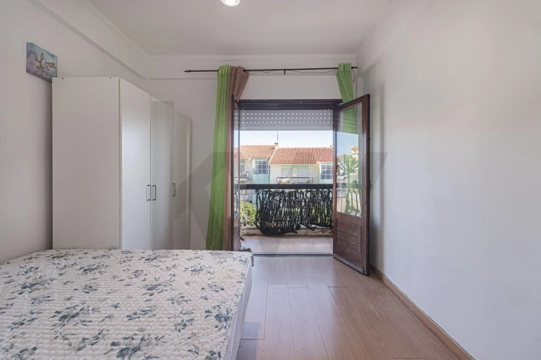 Apartamento T3 para Venda em Porto Salvo Foto 18