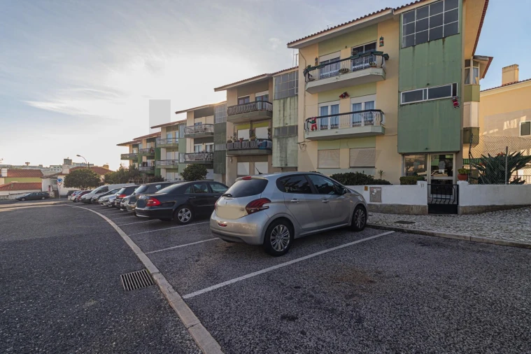 Apartamento T3 para Venda em Porto Salvo Foto 2