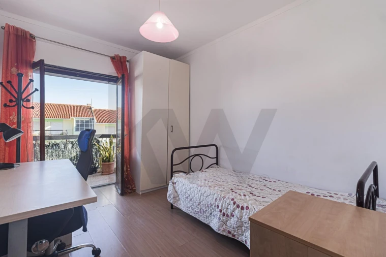Apartamento T3 para Venda em Porto Salvo Foto 24