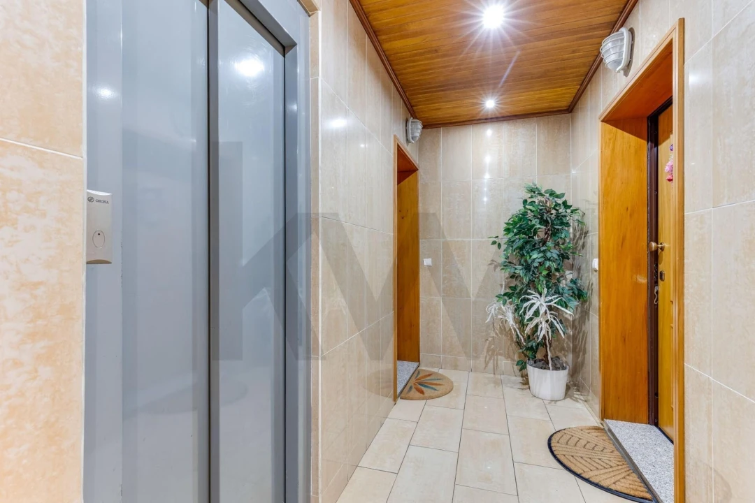 Apartamento T1 para Venda em Canelas Foto 31