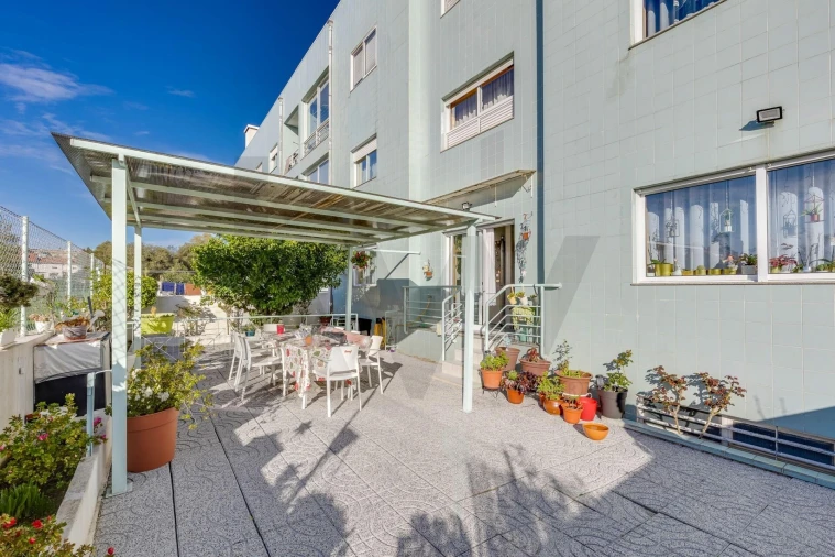 Apartamento T1 para Venda em Canelas Foto 1