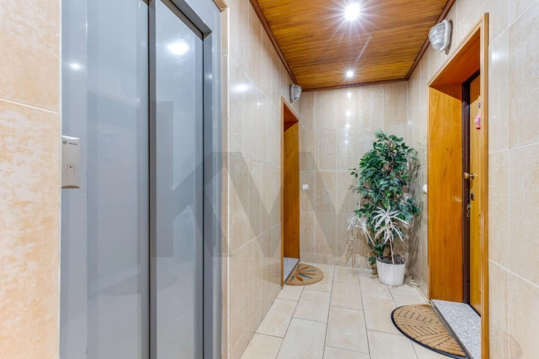 Apartamento T1 para Venda em Canelas Foto 31