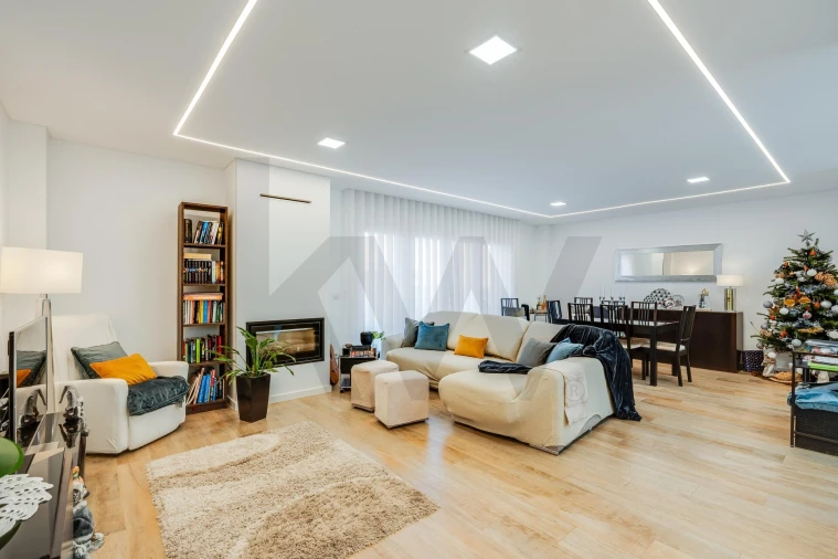 Moradia T4 para Venda em Rio de Mouro