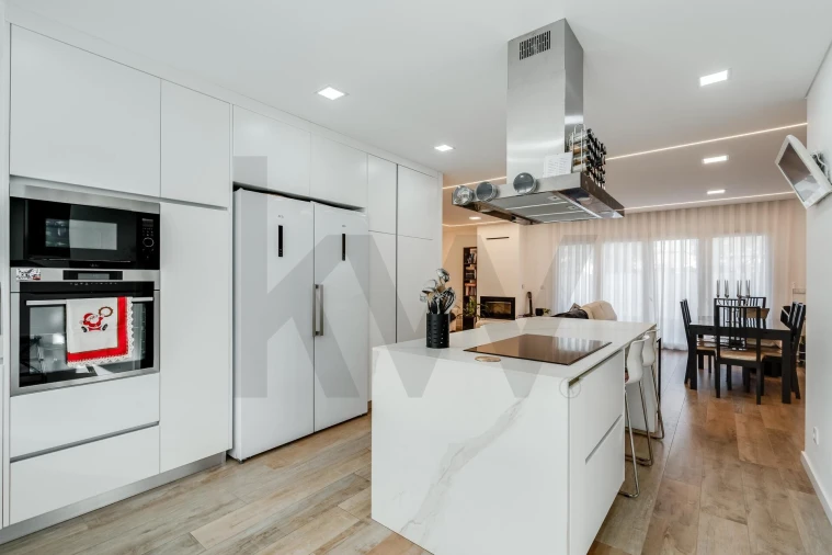 Moradia T4 para Venda em Rio de Mouro Foto 4