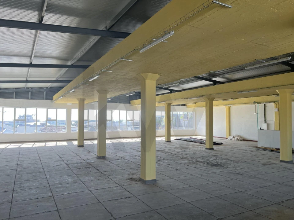 Armazém para Venda em Sacavém e Prior Velho Foto 22