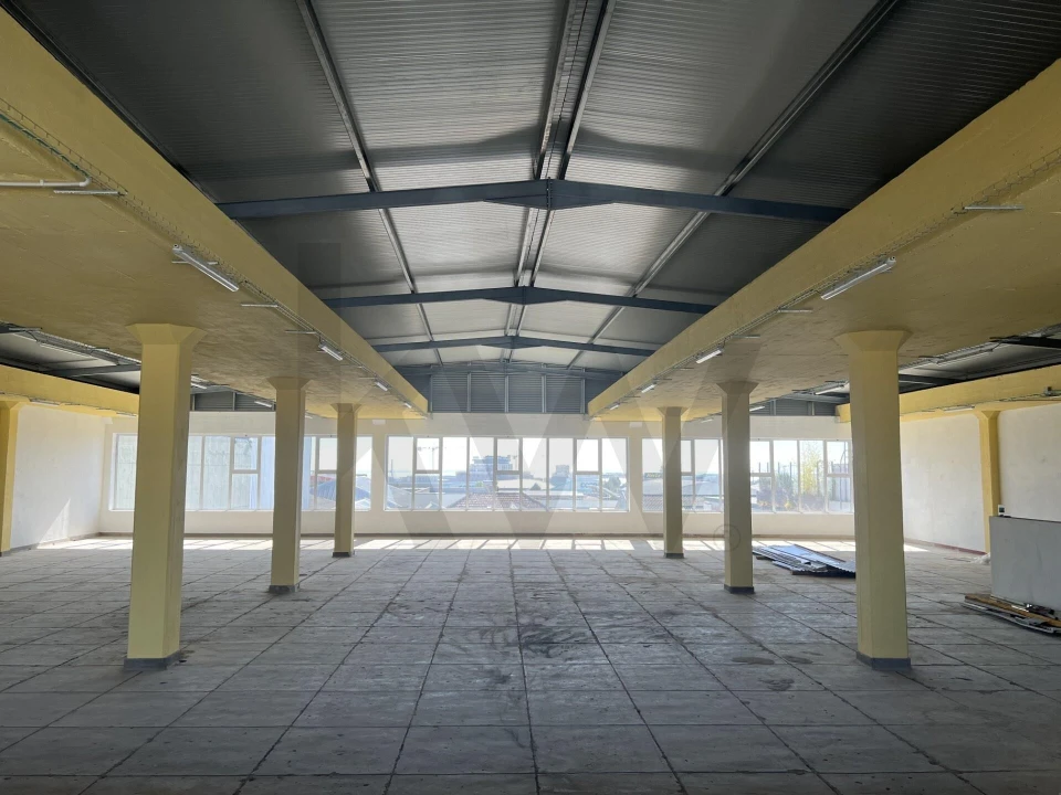 Armazém para Venda em Sacavém e Prior Velho Foto 23