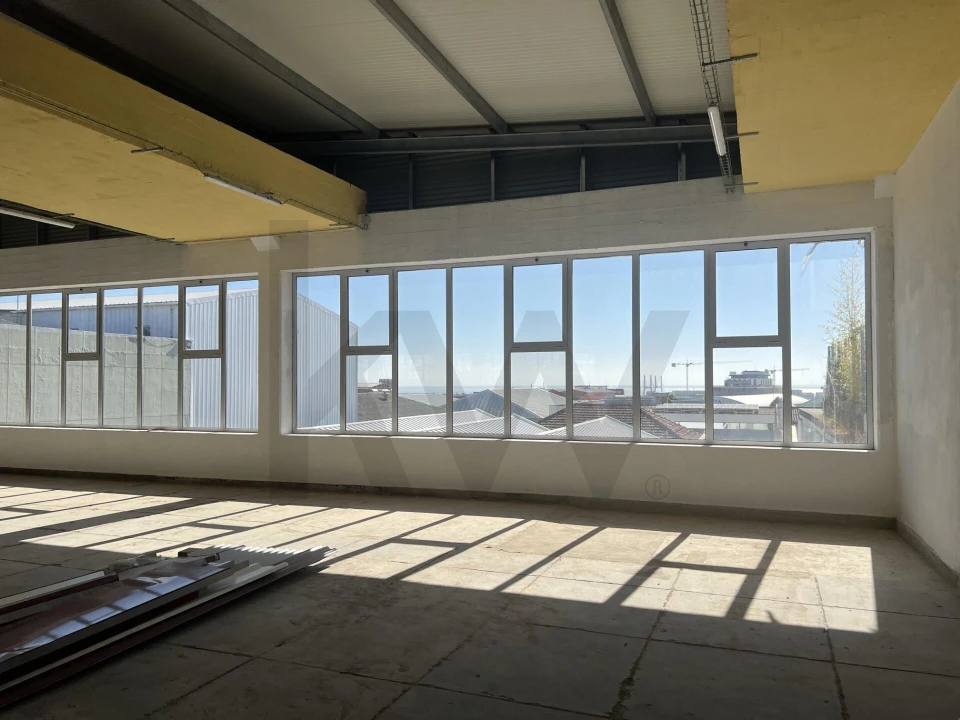 Armazém para Venda em Sacavém e Prior Velho Foto 19