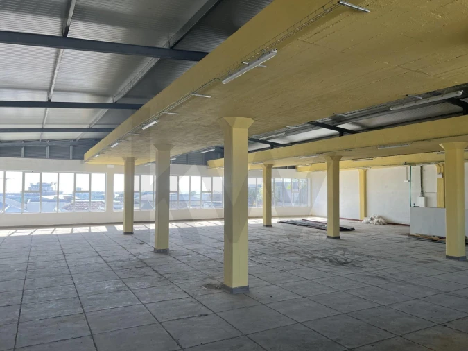 Armazém para Venda em Sacavém e Prior Velho Foto 22