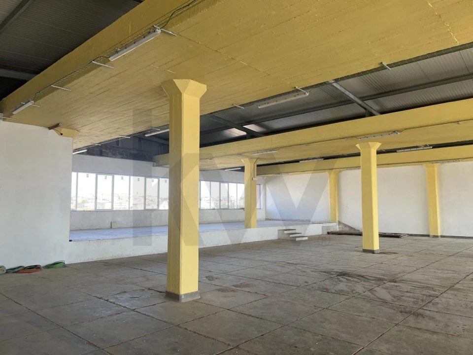 Armazém para Venda em Sacavém e Prior Velho Foto 24