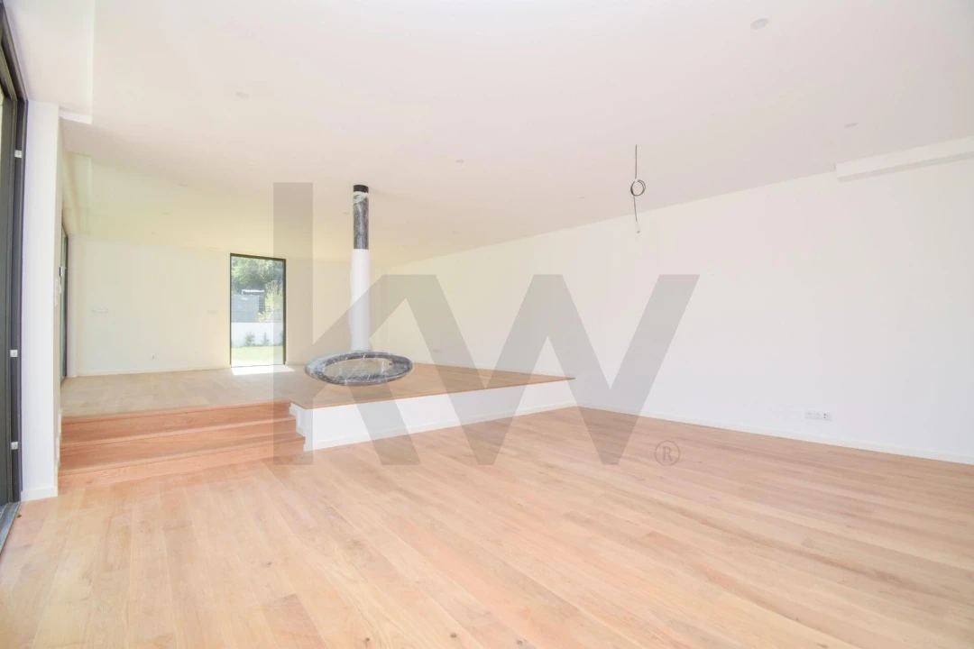 Moradia T5 para Arrendamento em Barcarena Foto 15