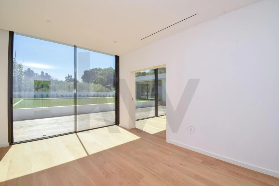 Moradia T5 para Arrendamento em Barcarena Foto 8