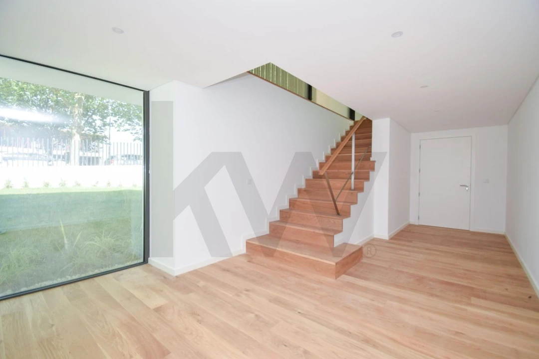 Moradia T5 para Arrendamento em Barcarena Foto 6