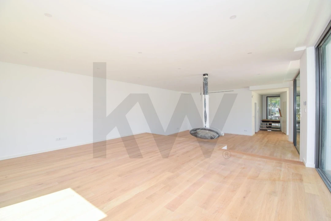 Moradia T5 para Arrendamento em Barcarena Foto 17