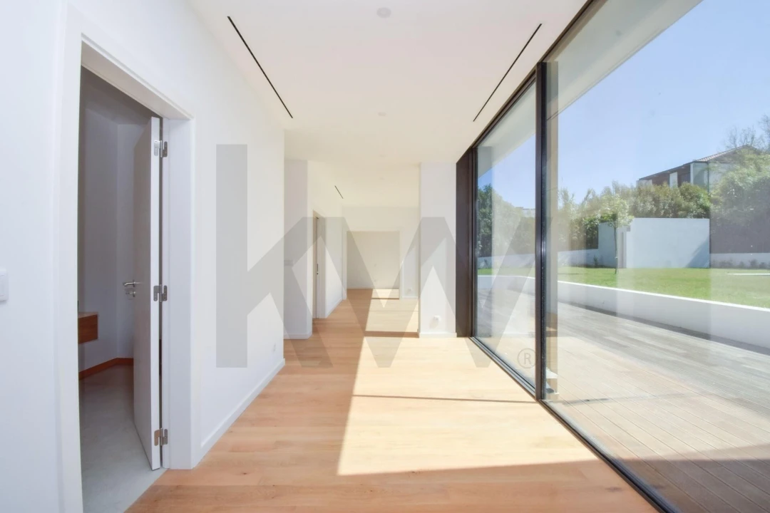 Moradia T5 para Arrendamento em Barcarena Foto 7