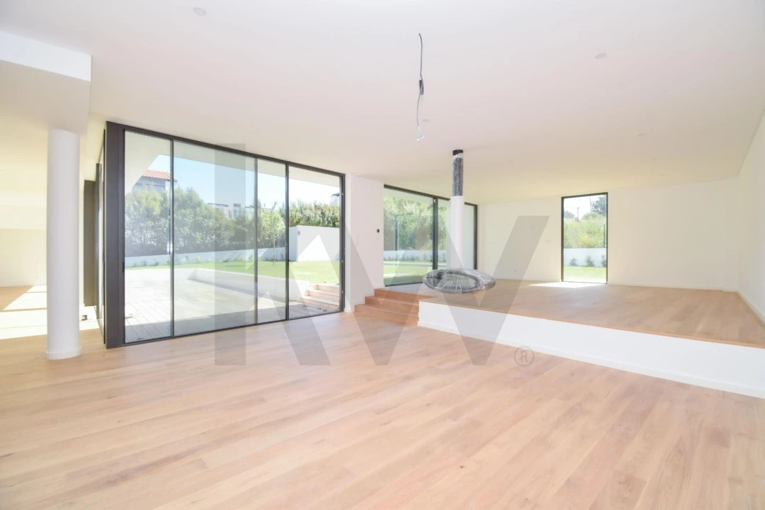 Moradia T5 para Arrendamento em Barcarena Foto 16