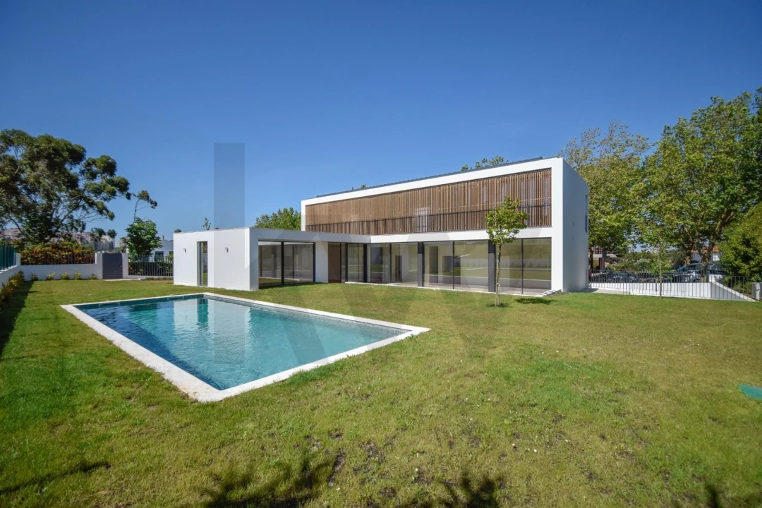 Moradia T5 para Arrendamento em Barcarena Foto 39