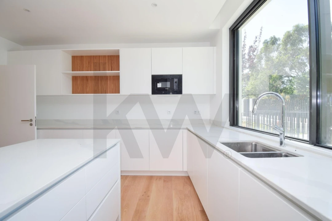 Moradia T5 para Arrendamento em Barcarena Foto 13