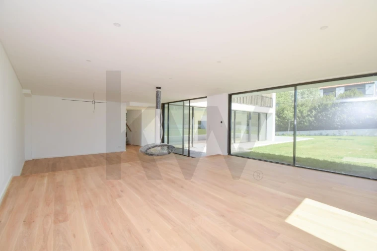 Moradia T5 para Arrendamento em Barcarena Foto 18