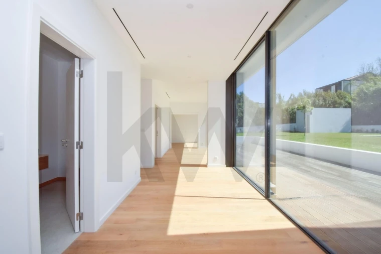 Moradia T5 para Arrendamento em Barcarena Foto 7