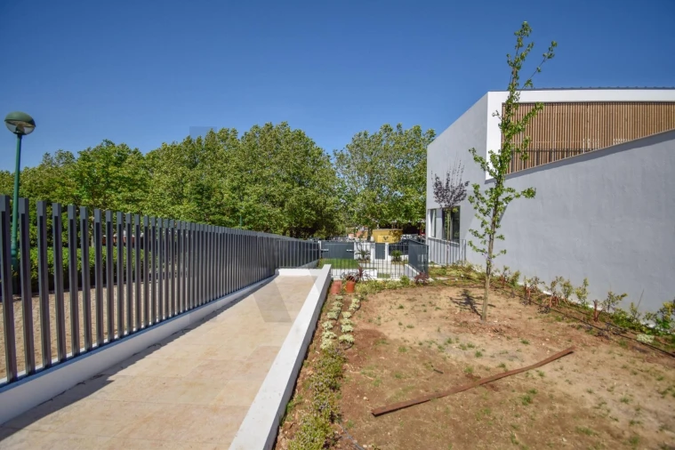 Moradia T5 para Arrendamento em Barcarena Foto 38