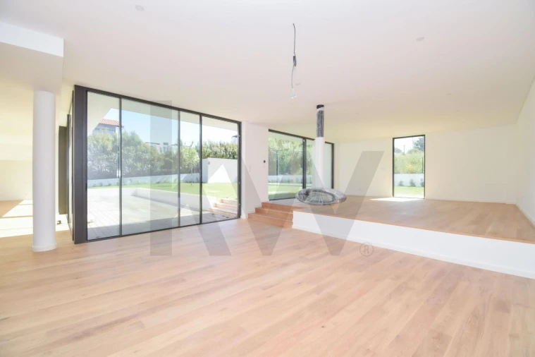 Moradia T5 para Arrendamento em Barcarena Foto 16