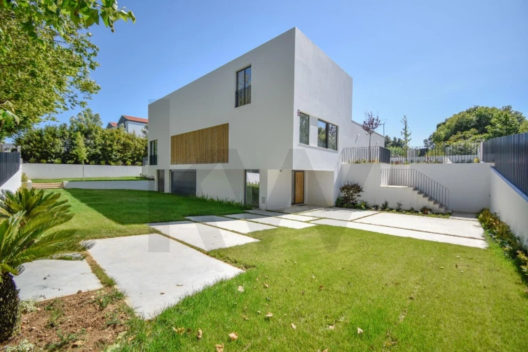 Moradia T5 para Arrendamento em Barcarena Foto 2