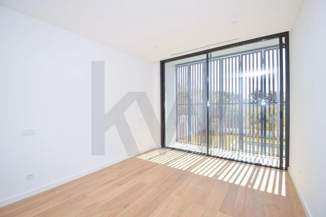 Moradia T5 para Arrendamento em Barcarena Foto 27